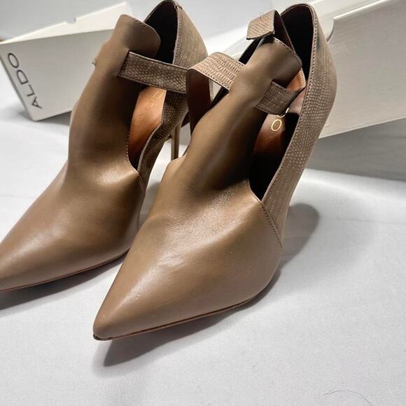 Aldo pointed toe stiletto heel and ankle strap. A pump with a flap in the front - Picture 4 of 7